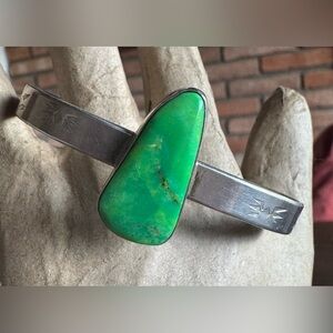Vintage Native American Navajo signed J Sterling bracelet Green Turquoise Nice!